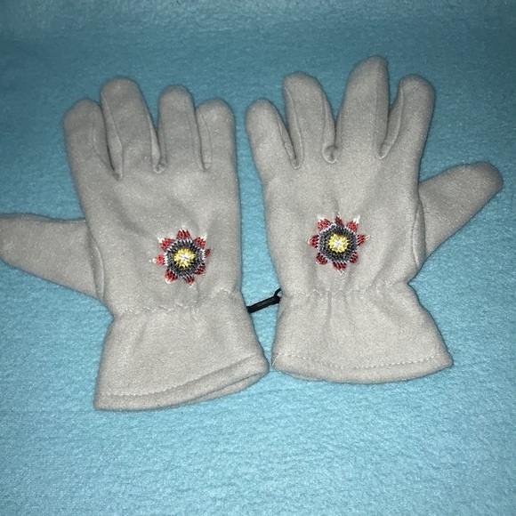 Gloves- embroidered soft fleece hook together clasp NEW size M/L - Picture 1 of 5